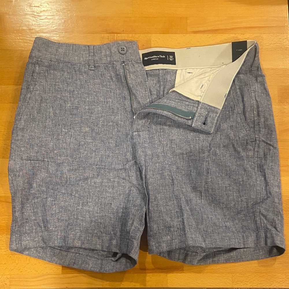 Abercrombie & Fitch Men's Chambray Gray-Blue Flat Front Shorts